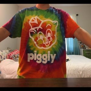Piggly Wiggly Rainbow Tee